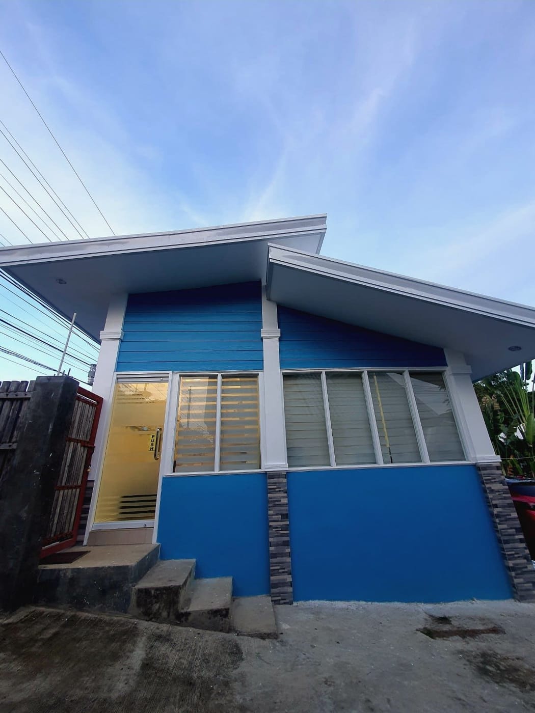 Somosot Dental Clinic exterior, Bohol